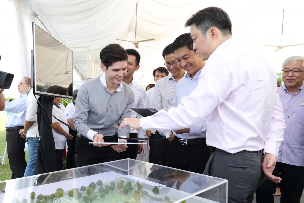 Leveraging on technology, Minister Tan watches as the new Skool4Kidz campus comes to life through the use of Augmented Reality technology.