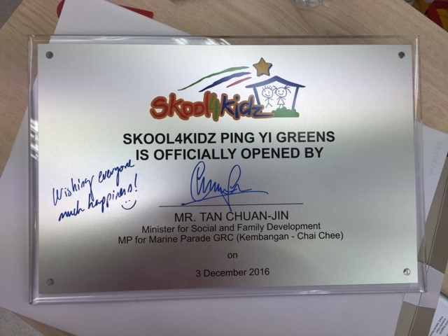 Minister Tan Chuan-Jin penned his well wishes for Skool4Kidz Ping Yi Greens on the opening plaque.