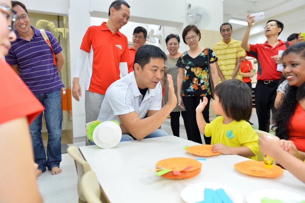 3-year old Clarice Adrienne Ong from Nursery 1 exchanging high-five with the Minister.